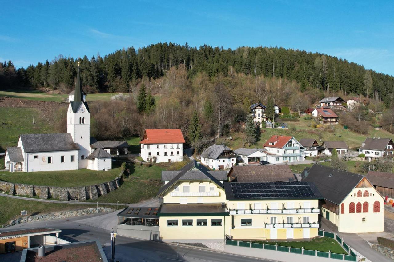 Hotel Restaurant Ulbing Techelsberg Buitenkant foto