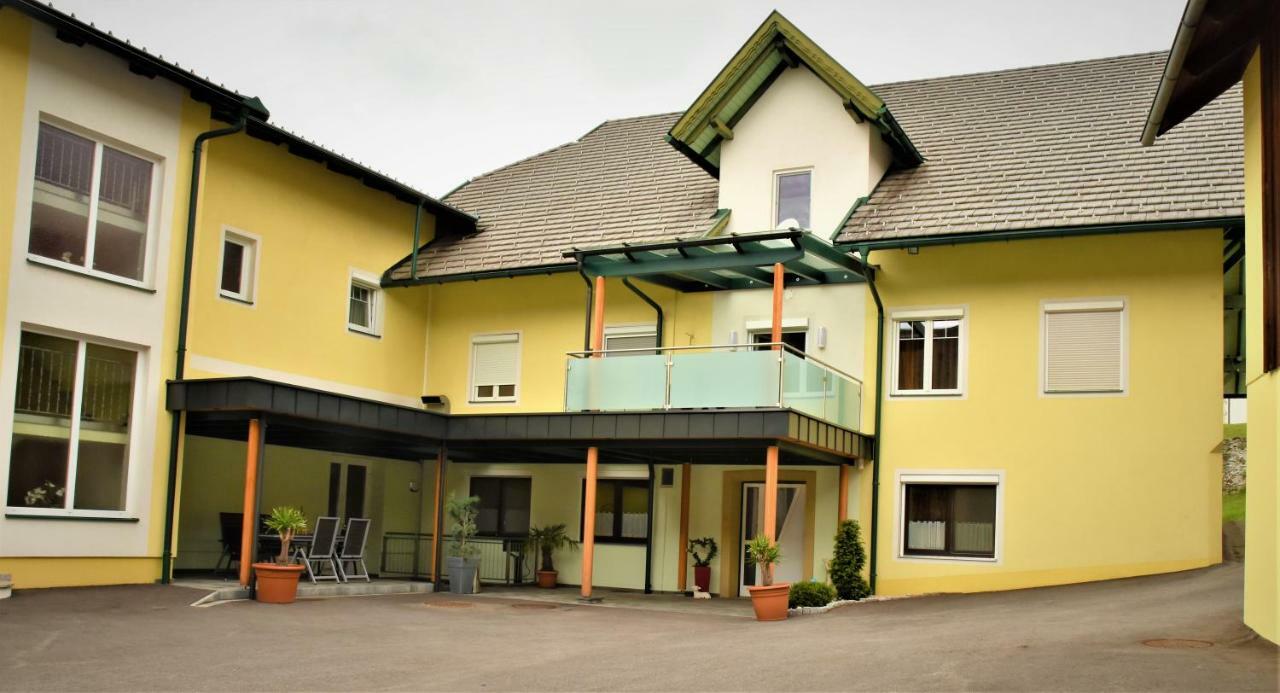 Hotel Restaurant Ulbing Techelsberg Buitenkant foto